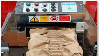 In Zukunft ersetzt Denso seine Kunststoff-Verpackungen durch recycelbares Papier.(Bild:  Denso)