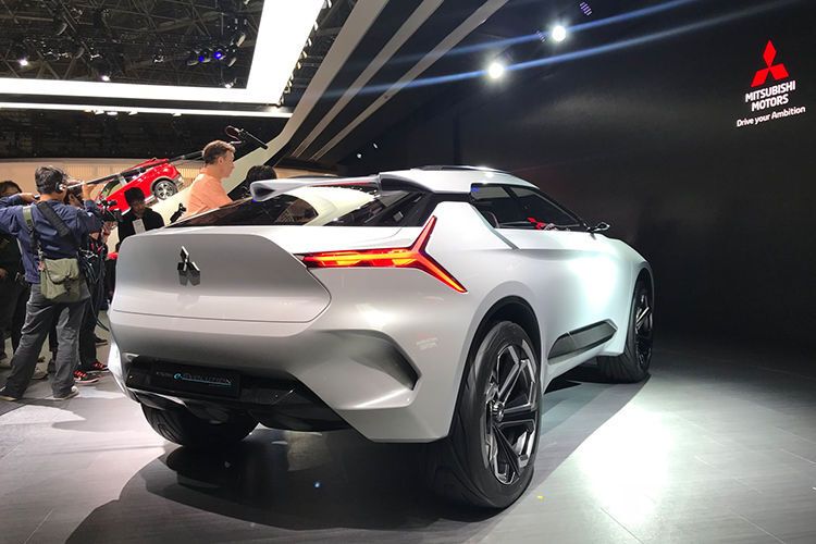 Das SUV geht gleich mit drei Elektromotoren an den Start. (Stefan Grundhoff)