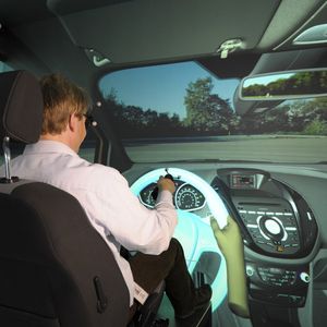 Für die Entwicklung der Fahrzeuge nutzen die Ingenieure von Ford das Cave-Tool in Kombination mit 3D-Projektion und 3D-Polarisationsbrille.