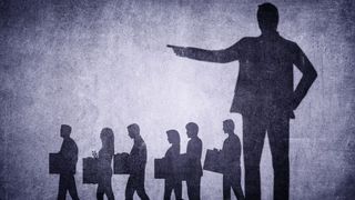 Massenentlassungen folgen eigenen Regeln, die Unternehmen beachten sollten. Sonst sind die Kündigungen unwirksam. (Bild: ArtemisDiana - adobe.stock.com)