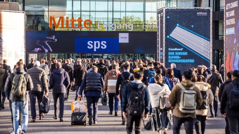 Auf der SPS 2026 zeigt VDMA MII, wie interoperable Maschinendaten die Grundlage für KI-Anwendungen und sichere Datenräume schaffen.(Bild:  Mesago & Arturo Rivas Gonzalez)