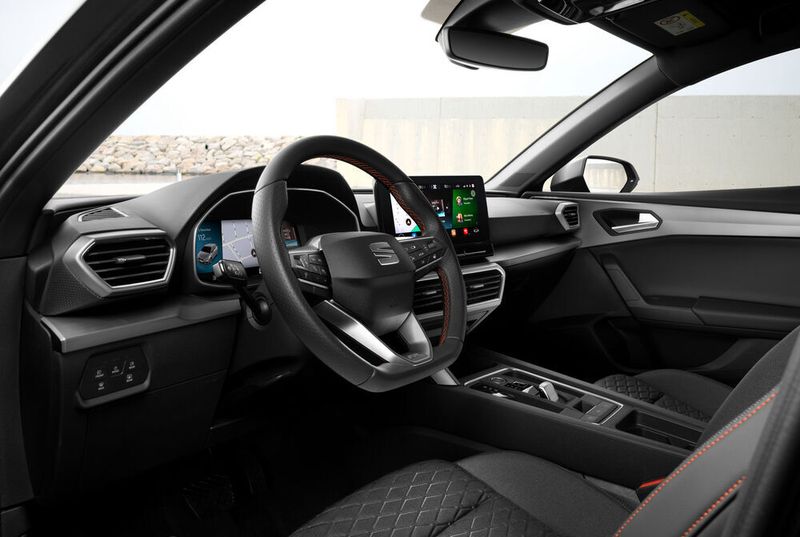 Der Leon bekommt ein aufgeräumtes Cockpit mit virtuellen Instrumenten. (Seat)
