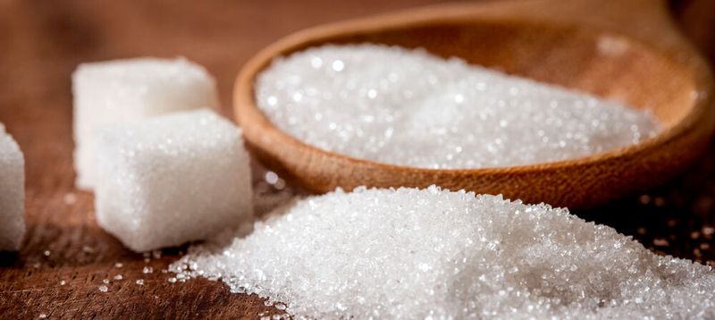 Der übermäßige Verzehr von Zucker begünstigt unter anderem Übergewicht und Fettleibigkeit bei Kindern und Erwachsenen.(Bild:  Cozine - stock.adobe.com)
