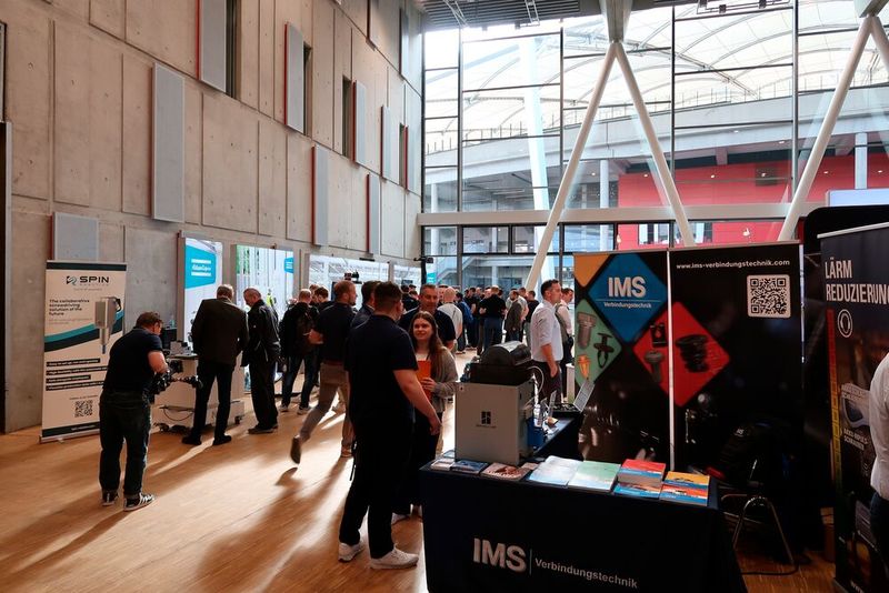 Impressionen von der Verbindungstechnikmesse Schraubtec am 16. April in der Stuttgarter Carl-Benz-Arena ... (Bild: P. Königsreuther)