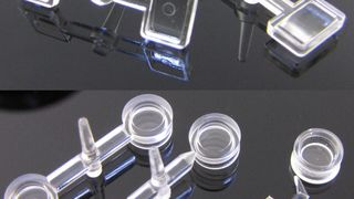 Mit den Möglichkeiten zum Mikrospritzprägen können spannungsarme Miniatur-Optiken aufgebaut werden, wie der hier platzierte Bericht über die entsprechenden Forschungsarbeiten am KUZ Leipzig belegt. (Bild: Jakob)