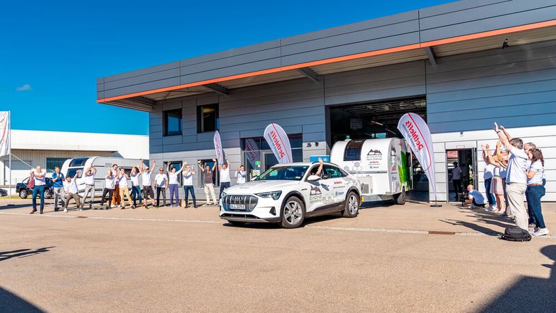 Der Startschuss zum Härtetest für den E-Home Caravan erfolgte in der Dethleffs-Zentrale in Isny.  (Bild: Dethleffs)