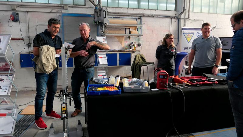 Wenn es um Fügetechnik geht, ist das Unternehmen cebotech ein gute Ansprechpartner. Zudem gibt es Ausbeulsysteme, Induktionserwärmer und Kunststoffschweißgeräte. (Bild: Wenz | VCG)