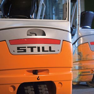 Aus Alt mach Neu: Nach den Überholungsarbeiten sind Second-Hand-Geräte wie die Gabelstapler von Still so gut wie neu.
