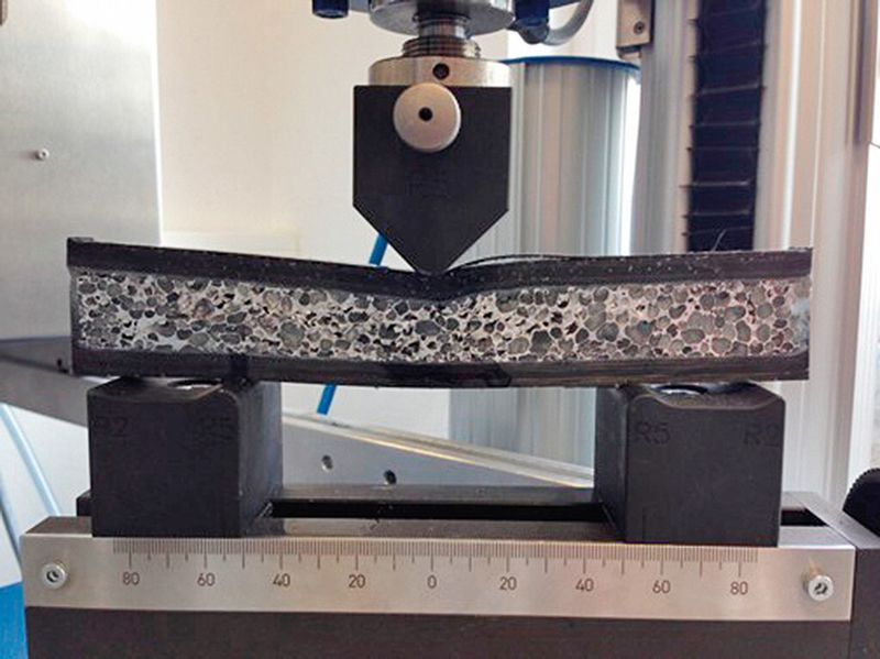 Trotz seiner geringen Dichte besitzt der Schaum eine hohe spezifische Scherrate und Bruchfestigkeit. (Bild: TU Ilmenau)