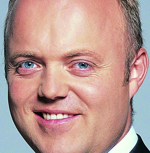 Rudolf Hansl, 
Geschäftsführer TGW:  „Unsere RBG zeichnen sich in der Kombination mit dem optimalen Lastaufnahmemittel durch äußerst hohe Dynamik aus. Bei der Kartonlagertechnik ist mit unserem 
LAM Twister das direkte Handling von 200 mm bis 600 mm breiten Kartons in Fachbodenregalen ohne 
zusätzlichen Lastträger möglich.“ Bild: TGW (Archiv: Vogel Business Media)