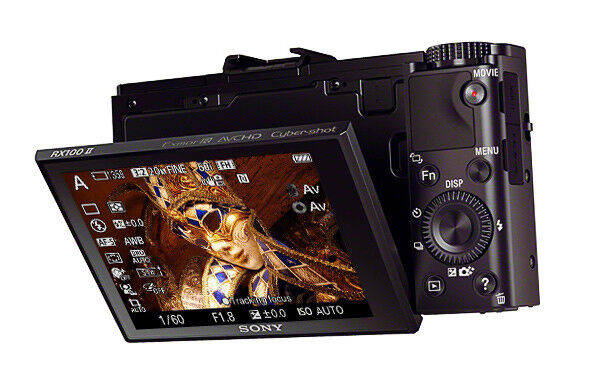 Fotos können per manueller Steuerung, PASM-Aufnahmemodi wie bei DSLR-Kameras, Funktionstaste sowie Stellring individuell verbessert werden. (Bild: Sony)