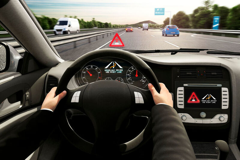 Eine cloudbasierte Falschfahrerwarnung soll Autofahrer künftig schon nach gut zehn Sekunden warnen und zwar nicht nur den Falschfahrer, sondern alle entgegenkommenden Autos. (Bosch)