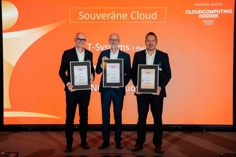 Digitale Selbstbestimmung war nie so wichtig wie heute. Beste Anbieter für „Souveräne Cloud“ sind 2026: IONOS Cloud (Silber), Hetzner Online (Gold) und T-Systems (Platin). Die IT-Awards dieser Kategorie nahmen (v.l.) Uwe Geier für IONOS Cloud, Thomas Weber für T-Systems und Christian Fitz für Hetzner Online entgegen. (Bild: Manuel Emme Fotografie)