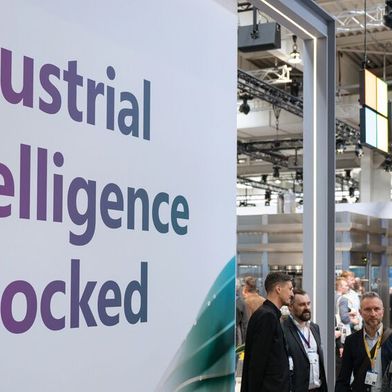 Mit Industrial Intelligence sollen Produktionsdaten in Echtzeit zu verwertbaren Entscheidungen werden. (Bild: Deutsche Messe AG)