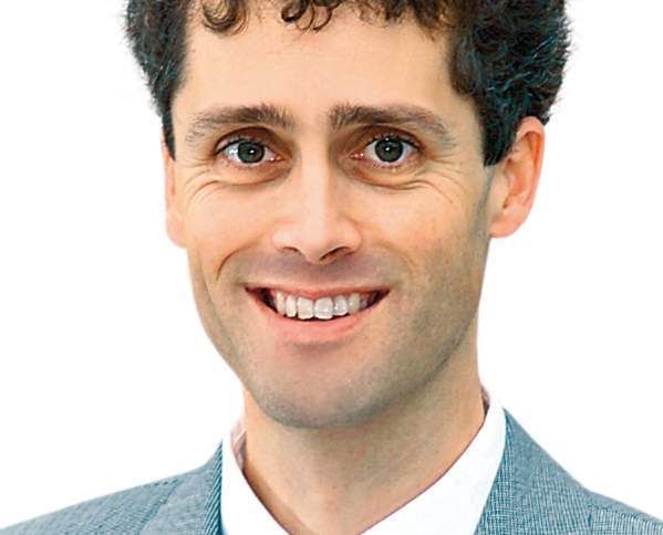 Oliver Giesen von der Arburg GmbH & Co KG, Loßburg: „Beim Umspritzen unterscheiden wir zwei elementar unterschiedliche Fertigungsverfahren.“ Bild: Arburg (Archiv: Vogel Business Media)