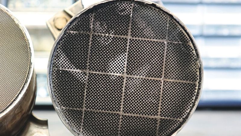 Allen voran die Qualität der Dieselpartikel ist dafür verantwortlich, dass Ford nun mehr als eine dreiviertel Million Fahrzeuge in die Werkstätten beordern muss.(Bild:  Rosenow – VCG)