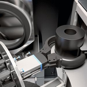 Ein integriertes Probenhandhabungsgerät ersetzt beim Bulkinspector die manuelle Befüllung der Behälter.(Bild:  Siebtechnik)