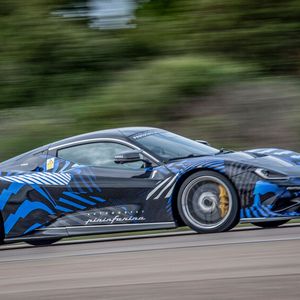 Auf 350 km/h wird die Höchstgeschwindigkeit des Battista begrenzt. Eine Gangschaltung hat der Elektro-Flitzer nicht.(Bild:  Pininfarina)