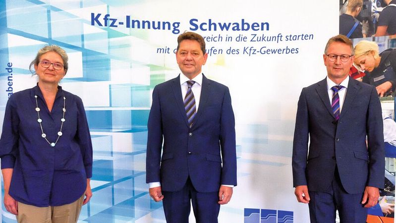 Die Führung der Innung Schwaben: (v. l.) stellvertretende Obermeisterin Gabriele Brunnhuber, Obermeister Alois Huber und sein anderer Stellvertreter Karlheinz Lehner.