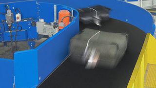 Speziell für die extremen Einsatz-Anforderungen und klimatischen Bedingungen im Dubai Airport entwickelt, werden die Gurtkurven von Transnorm als Optimallösung derzeit auch in den Terminals 1 und 2 nachinstalliert. Bild: Transnorm (Archiv: Vogel Business Media)