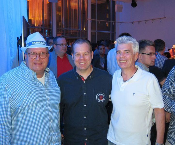 (v. l). Peter Sturmfels, Samsung, mit Swen Schuur, SSU Hard und Software, und Uwe Horstmann, Wortmann. (Bild: IT-BUSINESS)