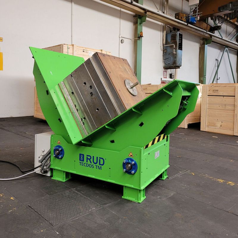 RUD has now responded to many user requests and offers the mould turner of the Tecdos TM series as a five-tonne variant, thus eliminating the gap between the 2.5-tonne and 64-tonne systems.