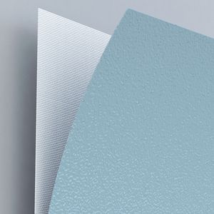 Bild 2: Die Bänder enthalten winzige Keramikteilchen, die in eine polymere Matrix eingebunden sind (blau). Dieser Mix wird von einem Trägergewebe gestützt (weiß). 