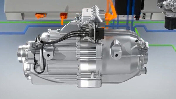 ... der in der Motorfunktion das Fahrzeug elektrisch antreibt und in der Generatorfunktion elektrische Energie für die Batterie erzeugt (Bild: Bosch)