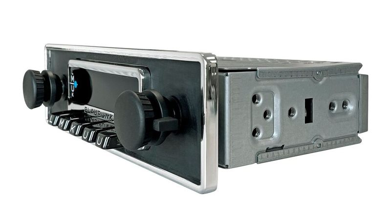Echt authentisch kommt das Frankfurt Stereo mit seinen schwarzen Bedienelemente rüber... (Bild: Blaupunkt)