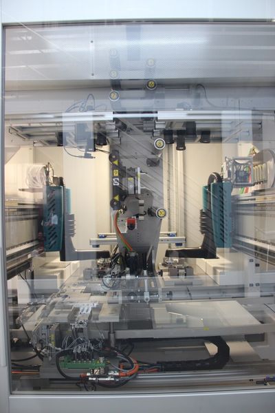 Anlage zur Zellmontage (Stapeln von Anoden-, Kathoden- und Separatorfolien) im Trockenraum. (Bild: Itasse)