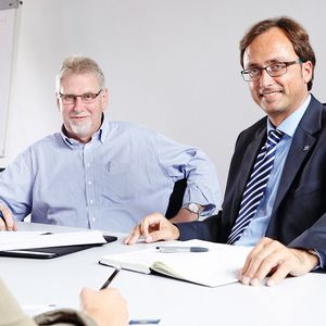 Produktmanager Robert Brüggemann (rechts) und Geschäftsbereichsleiter Burkhard Reploh(Bilder:  Haver& Boecker)