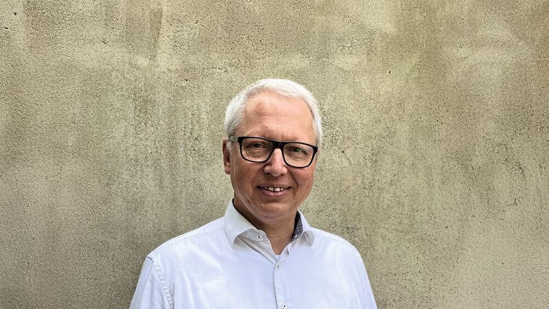 Zukunfts- und KI-Forscher Michael Carl rät mittelständischen Unternehmen wie Autohäusern und Werkstätten dazu, den Einfluss von künstlicher Intelligenz nicht zu unterschätzen.(Bild:  Carls Zukunft)