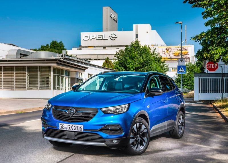 Fehlende Halbleiter sorgen für Produktionsausfälle beim SUV Grandland im Opel-Werk Eisenach. 