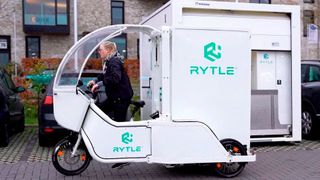 Das Movr von Rytle ist ein Lastenrad mit überdachter Fahrerkabine und modularem Kofferkonzept. (Rytle)