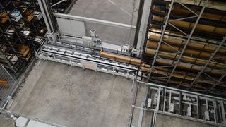 At TIR Technologies in Kilsett near Strasbourg, around 3,500 tons of aluminum profiles are processed into sun protection systems each year. To ensure this is done economically and efficiently, they rely on two Kasto systems: the Unigrip honeycomb storage and Kastofenestra aligne. (Image:Kasto)