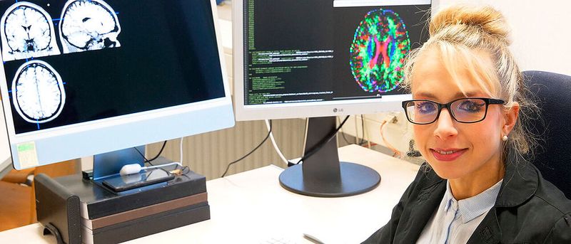 Der menschlichen Intelligenz auf der Spur: Kirsten Hilger(Bild:  Lutz Ziegler / Uni Würzburg)