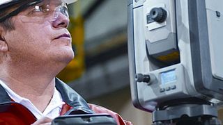 Für die Kranbahnvermessung mit Rail-Q wird in der Regel ein automatischer Laufkatzenroboter eingesetzt, dessen Laserstrahlen Exaktheit und Effizienz gewährleisten. Bild: Konecranes (Archiv: Vogel Business Media)