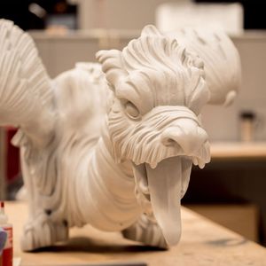 Ein 3D-gedruckter Drache, erstellt mit SLS 3D-Druck und Duraform PA (Nylon 12) Material. Duraform PA ist ein langlebiger Kunststoff mit ausgewogenen mechanischen Eigenschaften und feiner Oberflächenauflösung. 