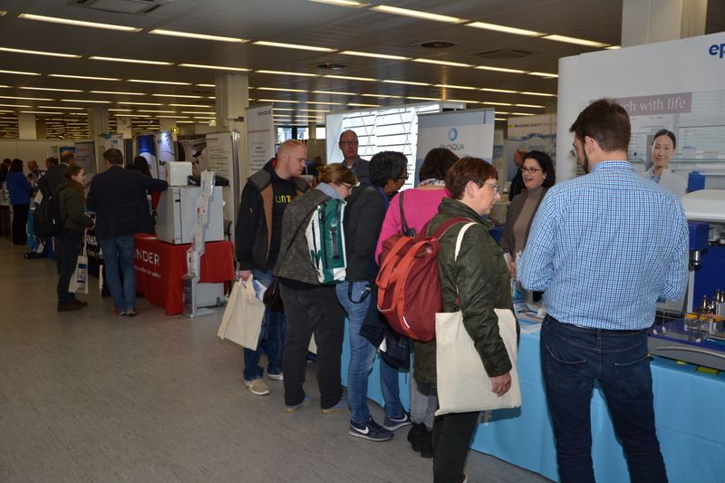Impressionen der Lab-Supply Hamburg vom 29. Oktober 2019  Die letzte Lab-Supply Messe 2019 fand in der MesseHalle Hamburg-Schnelsen statt. Impressionen vom Messetag sowie einige Besucherstimmen finden Sie in dieser Bildergalerie. Die nächste Lab-Supply ist am 18. März 2020 in Frankfurt am Main. Lese-Empfehlung: Nachbericht zum erfolgreichen Auftakt der Lab-Supply in Wien. (LABORPRAXIS, C. Lüttmann)