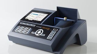 WTW_250204_photoLab_7600_offen_rechts_DisplDE_HG ()