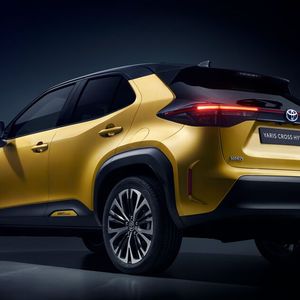 Wie es sich für ein SUV gehört, bietet der Yaris Cross drei Zentimeter mehr Bodenfreiheit als der Yaris.(Bild:  Toyota)