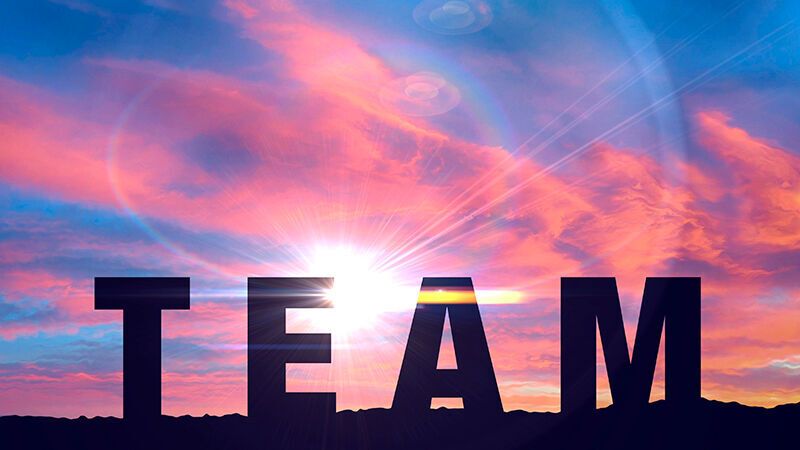 Digitally Empowered Workforce: Ein digitales Arbeitsumfeld wird normalerweise mit Mitarbeiterzufriedenheit, -bindung und -engagement verbunden. Derzeit liegt die Öffentliche Verwaltung laut Gartner jedoch bei diesem Thema im Vergleich zu anderen Branchen zurück. Eine Belegschaft mit sich selbstverwaltenden Teams, benötigt Schulung, Technologie und Autonomie, um an Initiativen zur digitalen Transformation arbeiten zu können (knowhowfootage - stock.adobe.com)