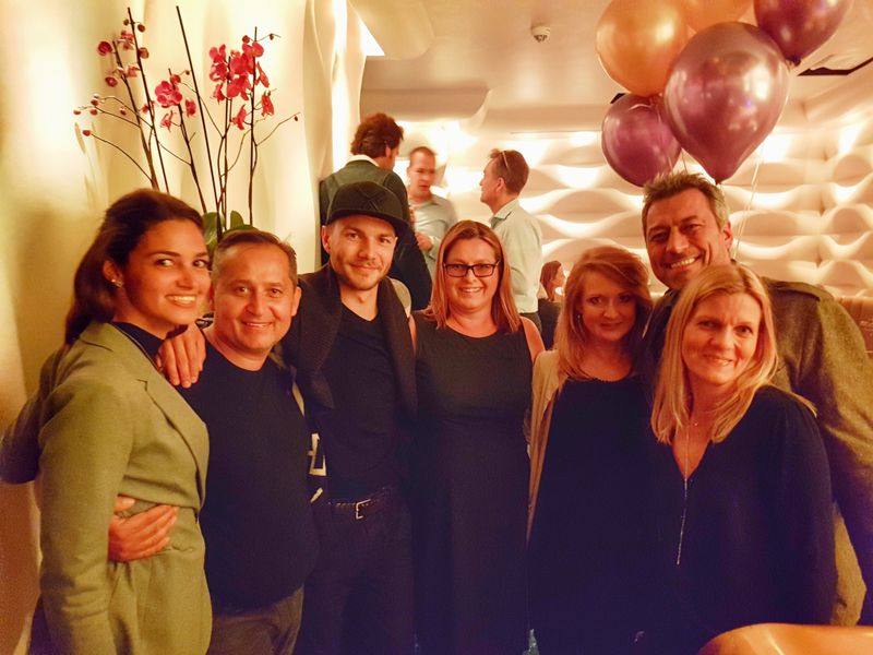 Das Blockchain Night Team (v. l.) Simone Bell, Werner Theiner, wzn, Max Pingel, Clubmanager, Brita Hoffmann-Theiner, wzn, Karin Schmelz, HVB, Alexander Wunschel, Marketing Club München, und Hilde Rinser. (Bild: IT-BUSINESS)