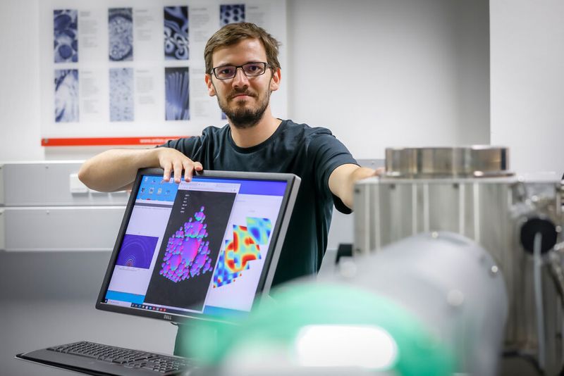 Harald Fitzek, Senior Scientist at the Centre for Electron Microscopy Graz, was significantly involved in the small angle X-ray measurements and Raman spectroscopy.  (Lunghammer – TU Graz)