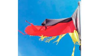 Der Wirtschaftsstandort Deutschland hängt zwar noch nicht in Fetzen, aber angeknabbert ist er deutlich, sagen die Forscher vom Ifo-Institut. Hier einige Prognosen und Forderungen für die kommenden Jahre ... (Bild: German Flaggs)