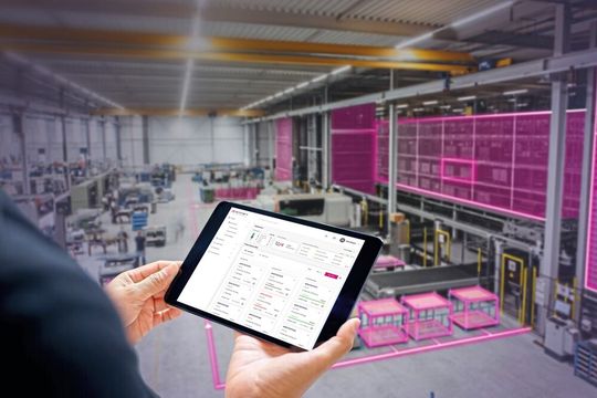 Das Lagerverwaltungssystem von Remmert bietet neben der integrierten Materialflusssteuerung zahlreiche weitere Funktionen, die vom Monitor bis zum Handheld auf jedem Bildschirm benutzerfreundlich dargestellt werden.(Bild:  Remmert)