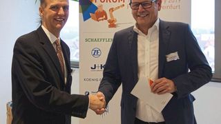 Ralf-Michael Franke, CEO der Siemens Factory Automation, berichtete über den Einzug von Robotern in digitalisierten Fabriken.  (FHWS / Meyer)