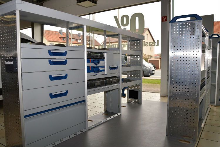 Der Schauraum bietet Gewerbekunden wie Handwerksbetrieben Informationsmöglichkeiten zur Planung individueller Fahrzeugumbauten. (Foto: Achter)