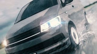 Fuhrparkmanager sollten nicht nur an die Laufleistung von Reifen denken, sondern auch an den Nassgrip. (©Shutter81 - stock.adobe.com)