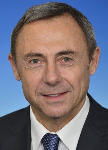 Franz Jung (52) ist künftig für das Geschäft von Porsche in China verantwortlich. Seit 2014 war er Leiter der Region Übersee und Wachstumsmärkte, die nun der bisherige Deutschlandchef Klaus Zellmer übernimmt. (Foto: Porsche)